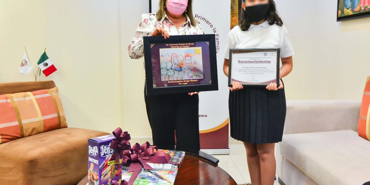RECONOCIMIENTO PARA GANADORA DEL CONCURSO DE DIBUJO “HISTORIAS EN FAMILIA”  