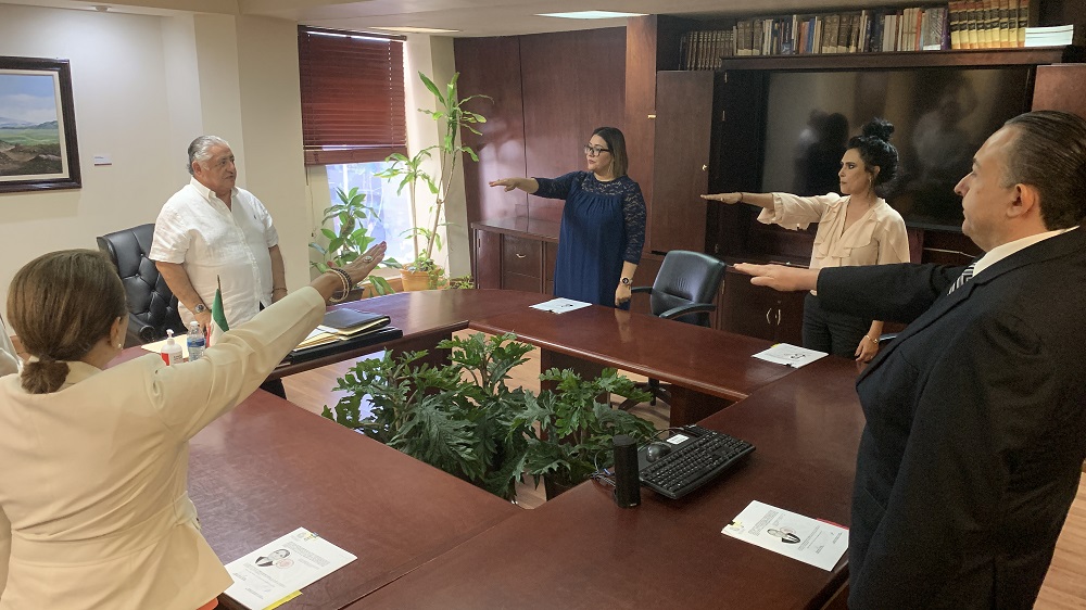 RIDEN PROTESTA 4 NUEVOS NOTARIOS EN BC