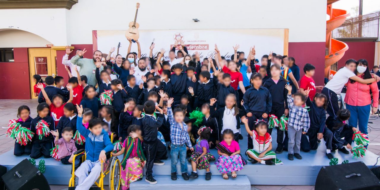 FESTEJAN ANIVERSARIO DE LA REVOLUCIÓN MEXICANA 