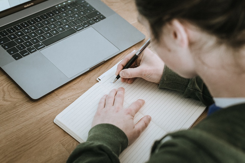 ESTRATEGIAS PARA CONTINUAR LA ADAPTACIÓN A LAS CLASES VIRTUALES 