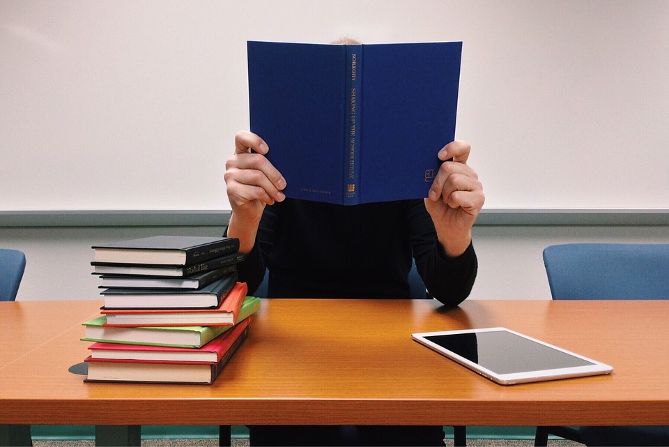  FACTORES QUE DETERMINAN EL LOGRO EDUCATIVO A DISTANCIA