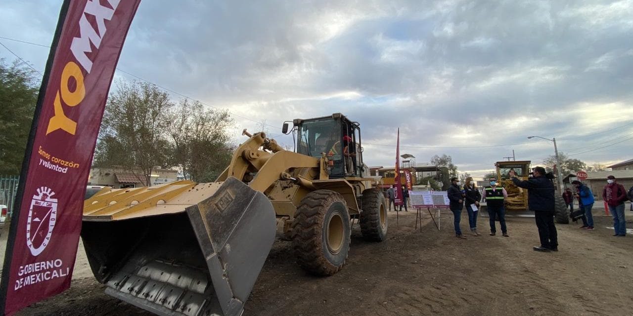 TRABAJOS DE PAVIMENTACIÓN EN AVENIDA OAXACA EN MEXICALI