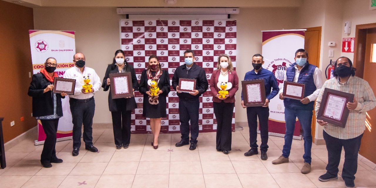 ENTREGAN LICENCIAS DE RENOVACIÓN Y DE OPERACIÓN A CASAS HOGAR 