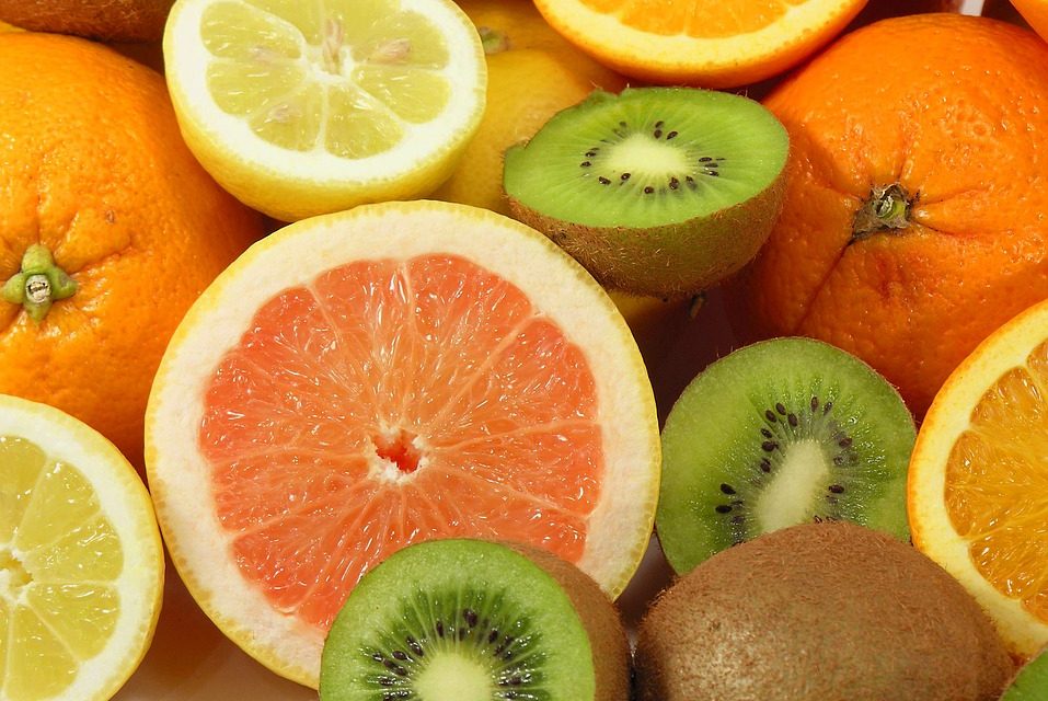 HAY QUE CONSUMIR ALIMENTOS RICOS EN VITAMINA “C”
