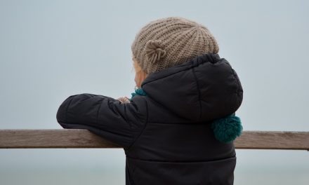 CUIDE A NIÑOS Y ADULTOS MAYORES DE LOS CAMBIOS BRUSCOS DE TEMPERATURA 