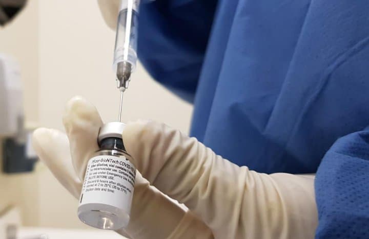 VAN MÁS DE 27 MIL ADULTOS MAYORES VACUNADOS EN BC