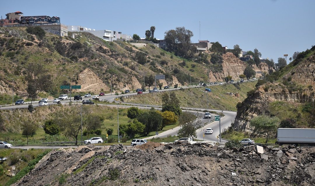 VIADUCTO Y TREN INTERURBANO PARA TIJUANA
