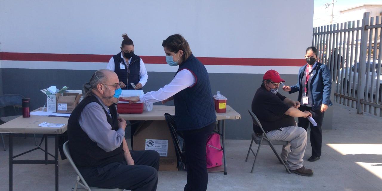 ASCIENDE A MÁS DE 232 MIL ADULTOS MAYORES VACUNADOS EN BC 