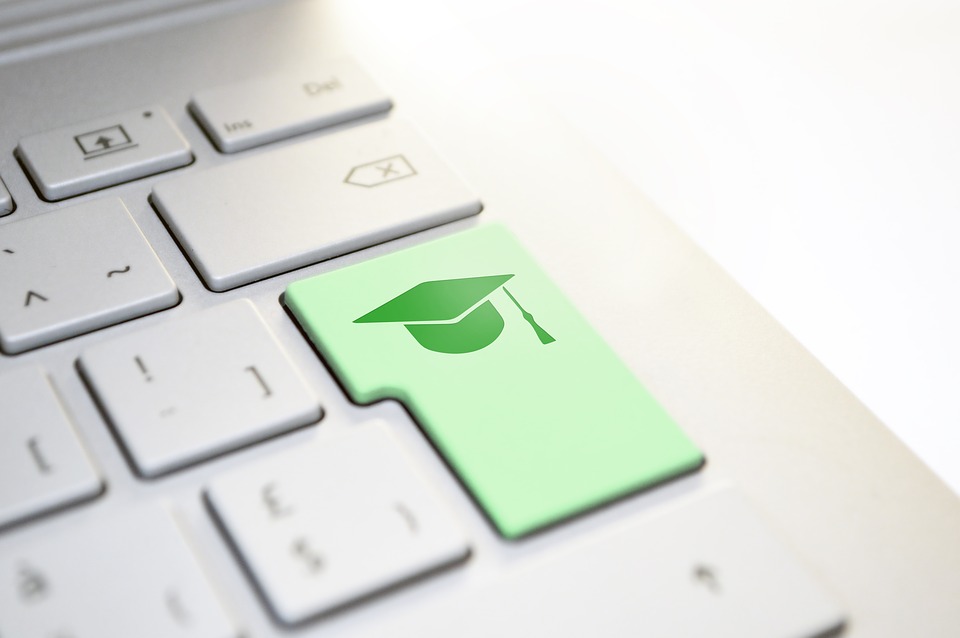 TRABAJAN A FAVOR DE LA ENSEÑANZA HÍBRIDA EN BC