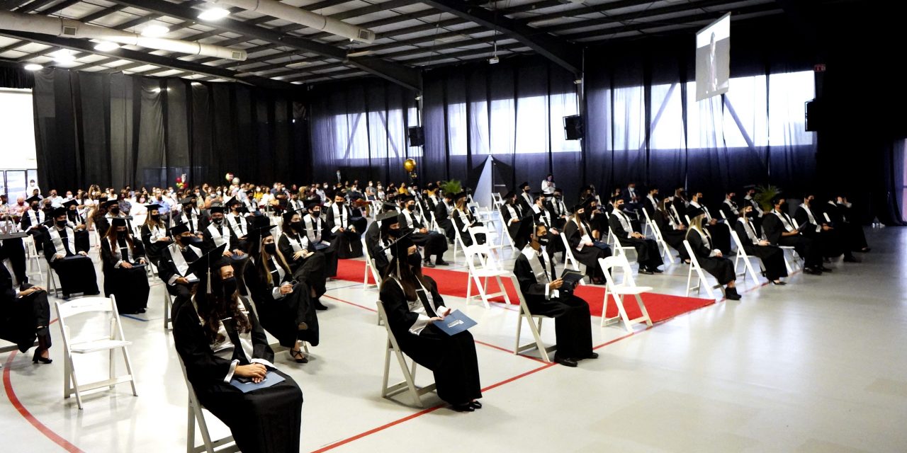 CELEBRA PREPARATORIA XOCHICALCO PRIMERA GRADUACIÓN PRESENCIAL
