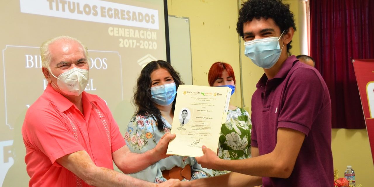 ENTREGAN MÁS DE 5 MIL TÍTULOS A EGRESADOS DE CECyTE BC