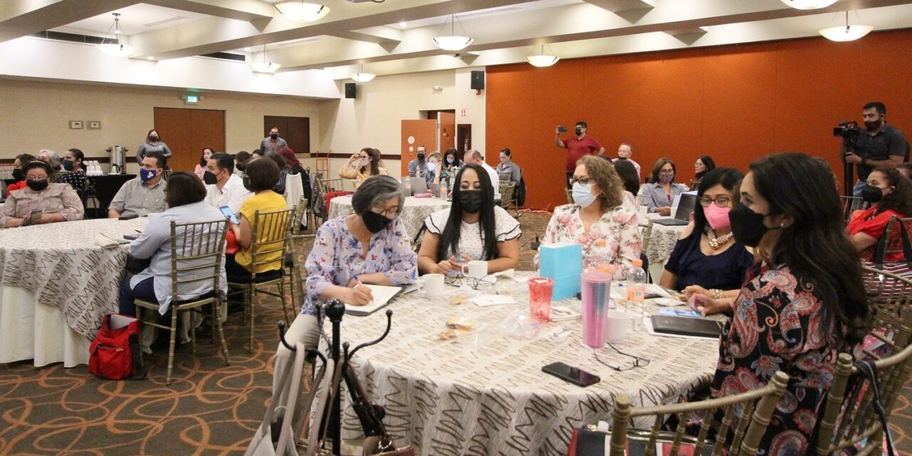 DOCENTES SE ACTUALIZAN PARA EL CICLO ESCOLAR 2021-2022  