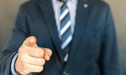 LA DIFERENCIA ENTRE SER JEFE O LÍDER