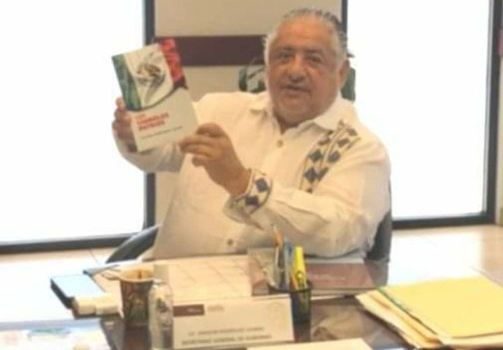 PRESENTAN EL LIBRO LLAMADO “SÍMBOLOS PATRIOS”  