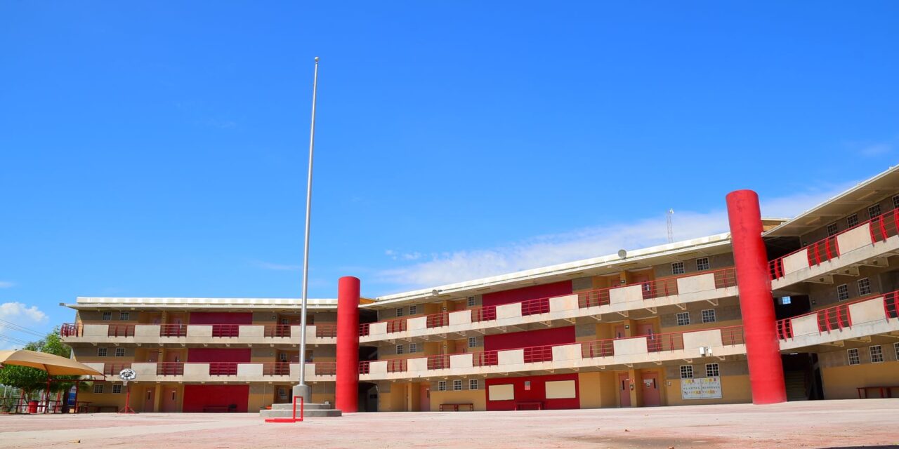 BRINDAN OPORTUNIDAD A ALUMNOS CON REZAGO DE MATERIAS EN CECyTE BC 