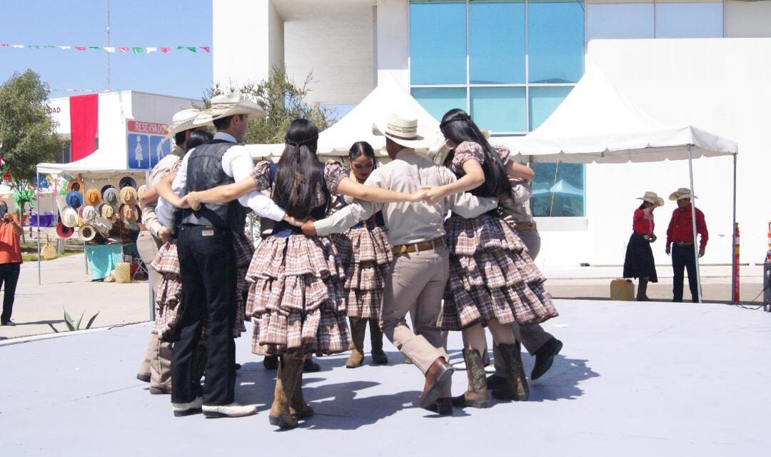REALIZAN VERBENA «COLORES DE MÉXICO»