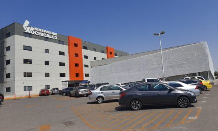 LES DAN LA BIENVENIDA EN UNIVERSIDAD XOCHICALCO