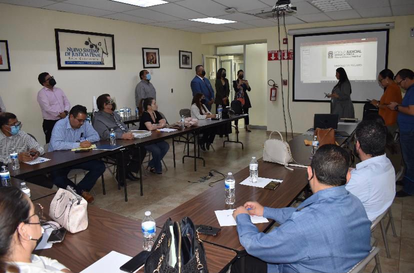 CAPACITAN A DEFENSORES PÚBLICOS SOBRE VINCULACIÓN A PROCESO 