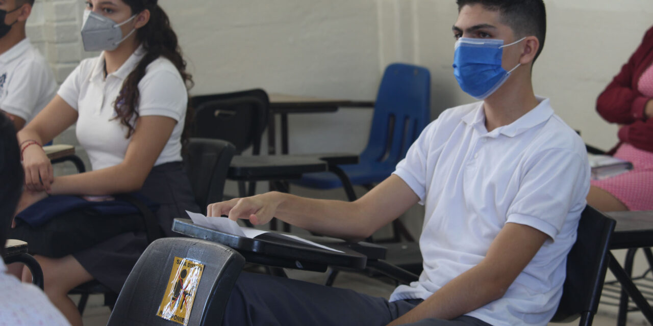 VUELVEN A LAS AULAS ALUMNOS DEL CBTIS 21 DE MEXICALI