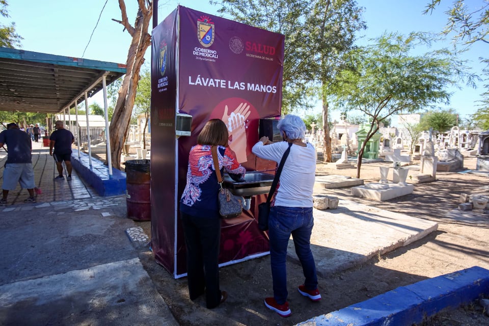 LAVAMANOS EN ENTRADAS A PANTEONES DE MEXICALI 