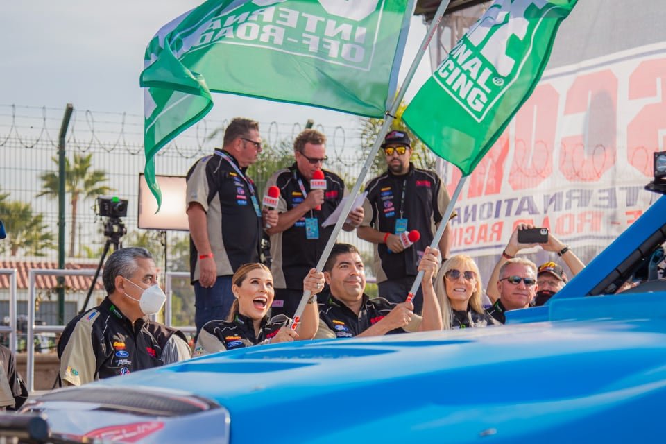 BANDERA VERDE A LA SCORE BAJA 1000