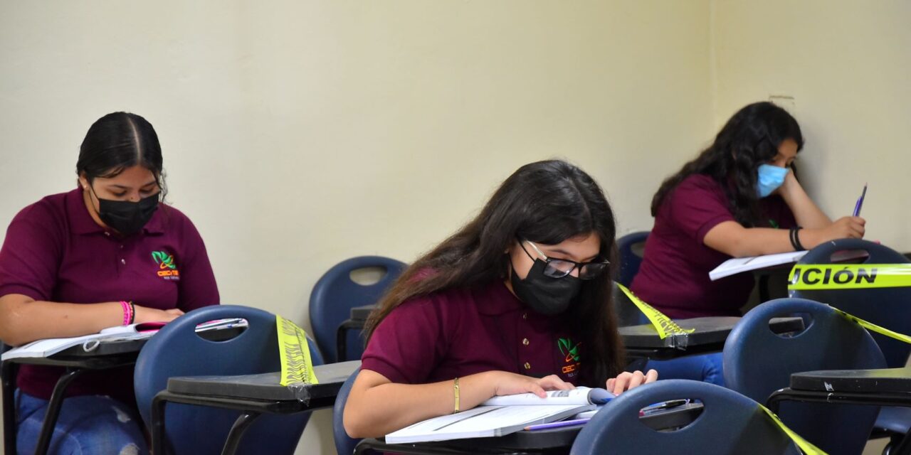 EN CECYTES LA VACUNACIÓN PARA ESTUDIANTES DE 15 A 17 AÑOS