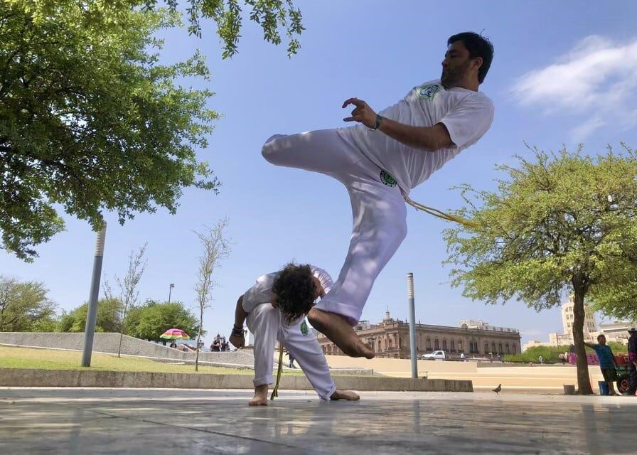 ARRANCAN TALLER DE CAPOEIRA