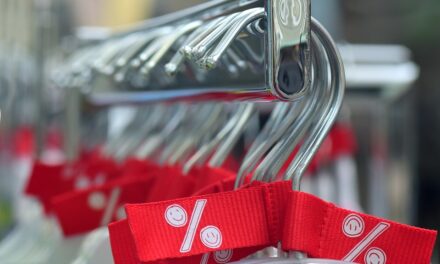 EN FAVOR DE LA OFERTA Y LA DEMANDA 