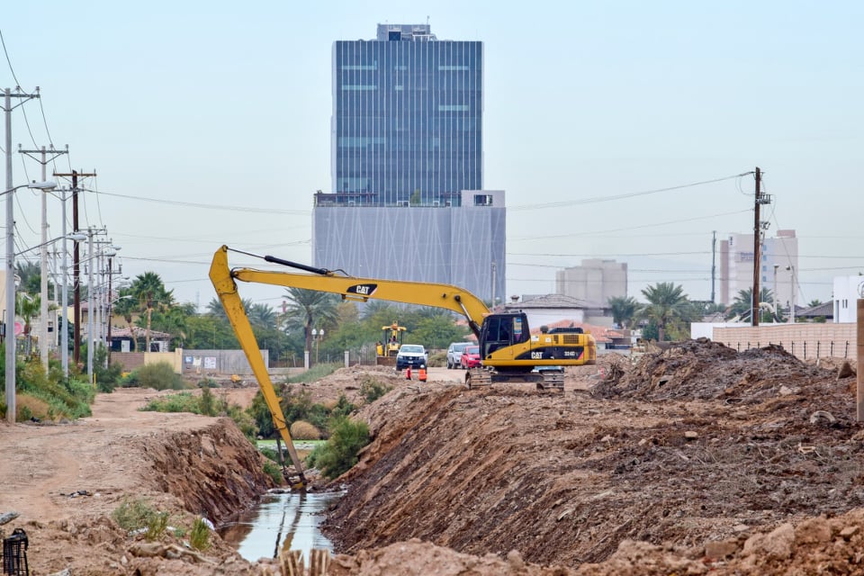 COMIENZA LIMPIEZA DE DREN EN ZONA DORADA DE MEXICALI 