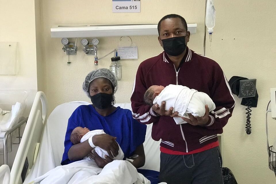 NACEN EN TIJUANA GEMELOS DE PADRES MIGRANTES