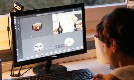 ATENTOS ESTUDIANTES ANTE PELIGROS DE LAS REDES SOCIALES