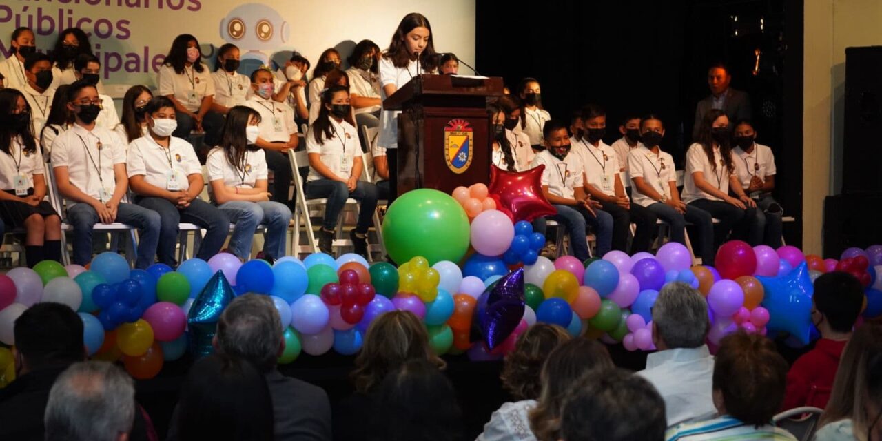LOS 54 NIÑOS FUNCIONARIOS PÚBLICOS DE MEXICALI 