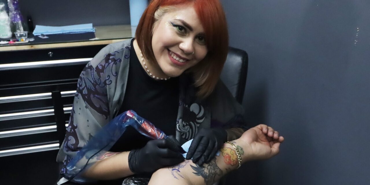 TIENE MUY «TATUADO» SU OFICIO 