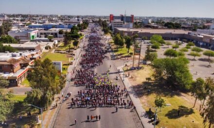 DESFILAN MÁS DE 7 MIL TRABAJADORES EN MEXICALI 