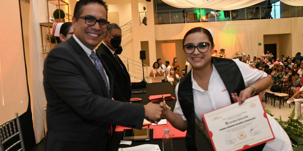 PRIMERA GENERACIÓN DE LICENCIADOS EN ENFERMERÍA DE 16 DE SEPTIEMBRE