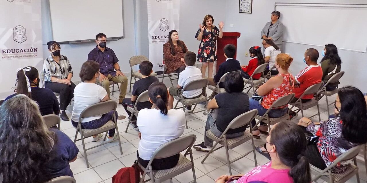 ENTREGAN BECAS DE APROVECHAMIENTO Y EDUCACIÓN ESPECIAL