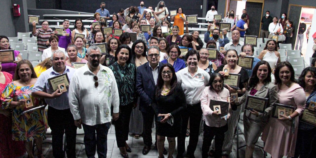 150 DOCENTES CON 30 AÑOS DE SERVICIO EDUCATIVO EN TIJUANA