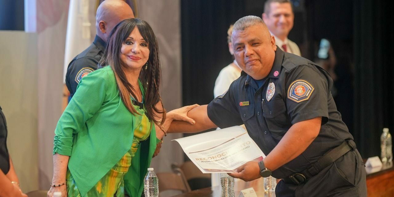 AL HEROICO CUERPO DE BOMBEROS EN SU DÍA 