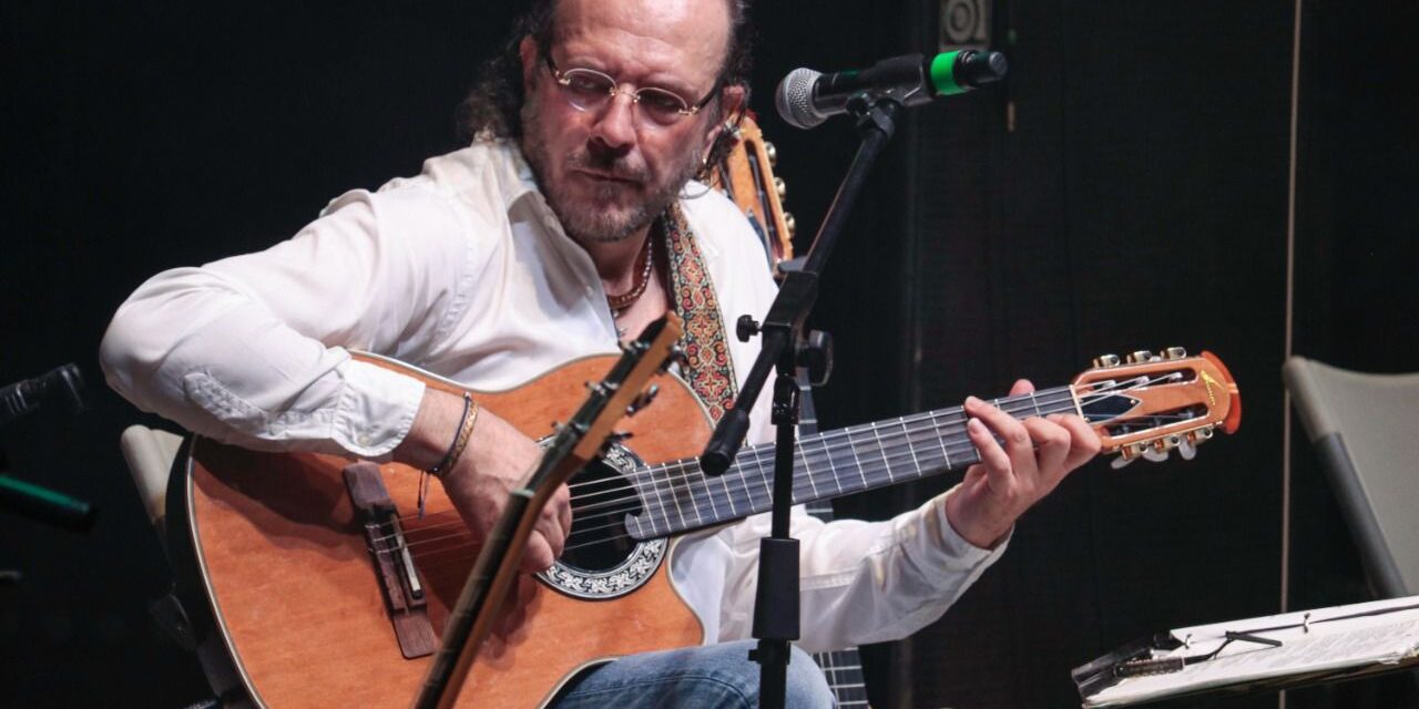 DELEITA FERNANDO DELGADILLO A SUS FANS 