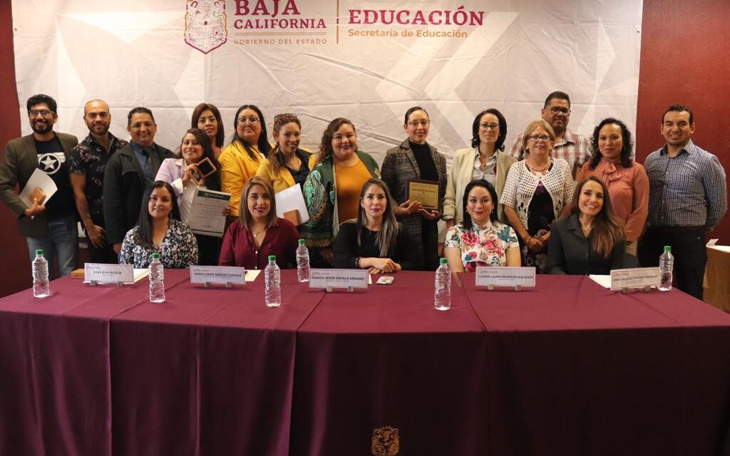 RECONOCIMIENTOS A DOCENTES POR MEJORA DE LA PRÁCTICA EDUCATIVA