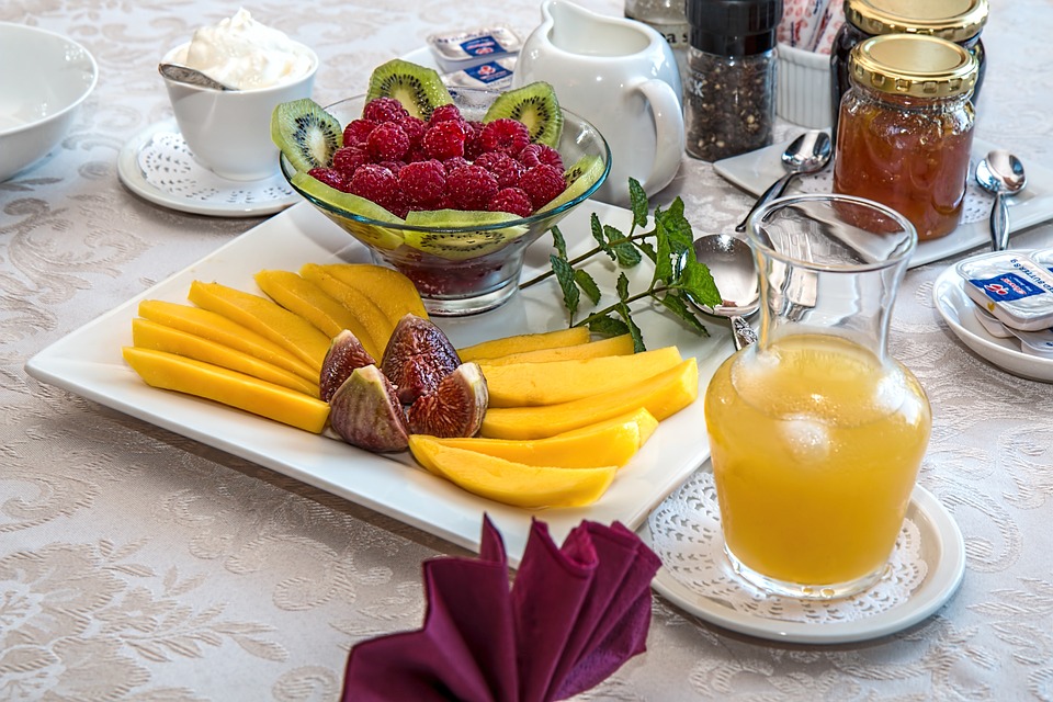 LOS BENEFICIOS DE UNA ALIMENTACIÓN BALANCEADA