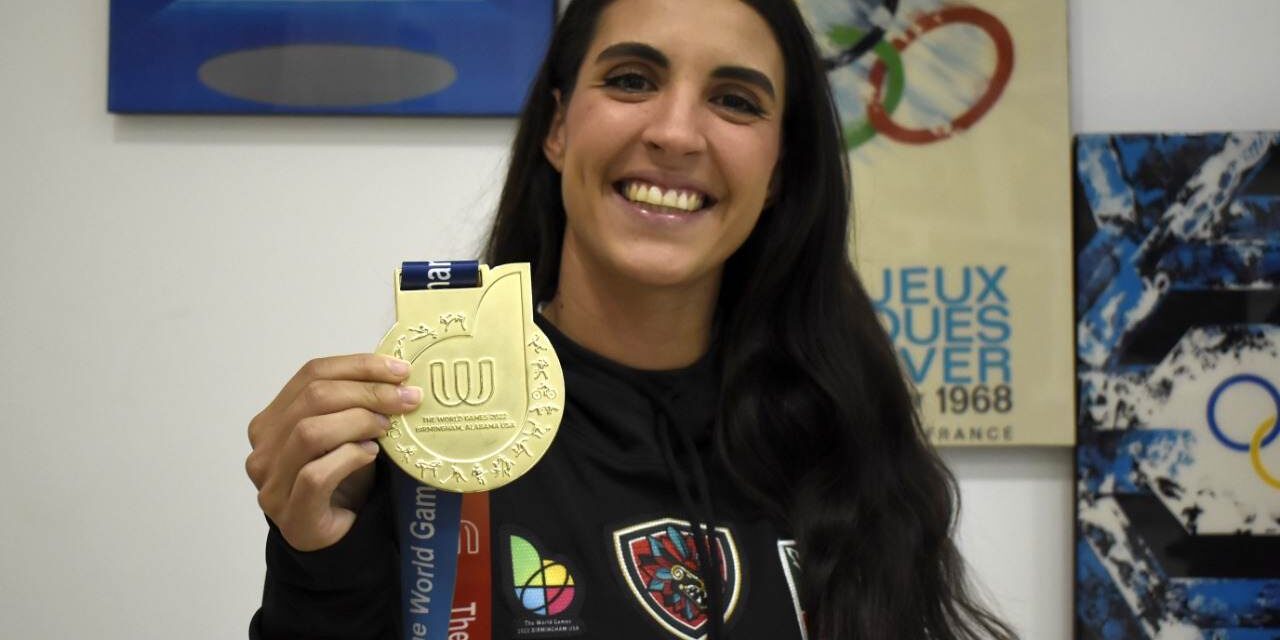 ESTA CHICA SOBRESALE EN FLAGS FOOTBALL