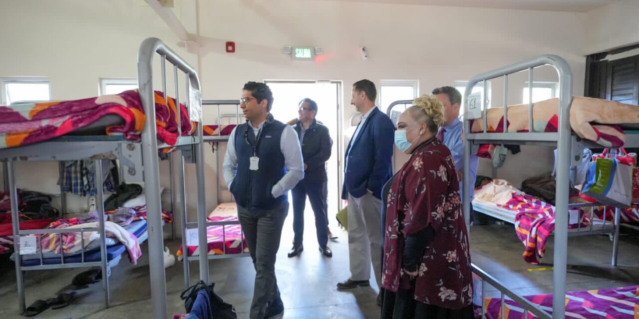 AUTORIDADES DE LA EMBAJADA DE ESTADOS UNIDOS VISITAN EL ALBERGUE EL PEREGRINO