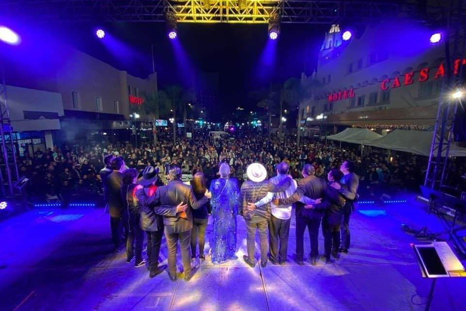 EL SHOW DE EUGENIA LEÓN EN LA AVENIDA REVOLUCIÓN DE TIJUANA