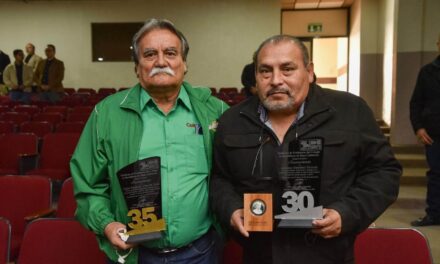 ESTÍMULOS A 115 DOCENTE POR AÑOS DE SERVICIO EN COBACH