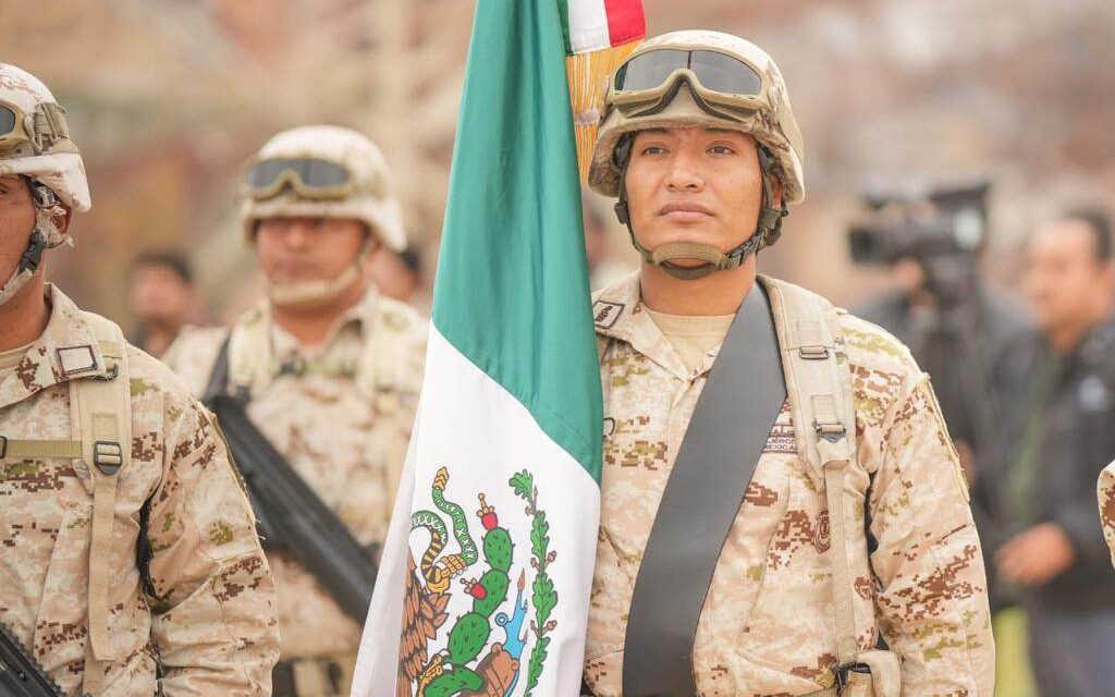 REALIZAN CEREMONIA DE IZAMIENTO DE BANDERA