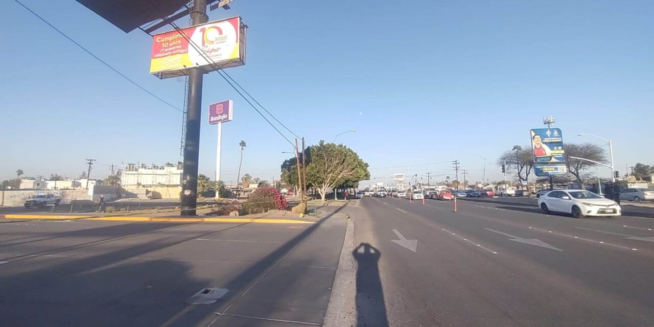 ATIENDEN POSIBLE CAÍDA DE ESPECTACULAR EN MEXICALI