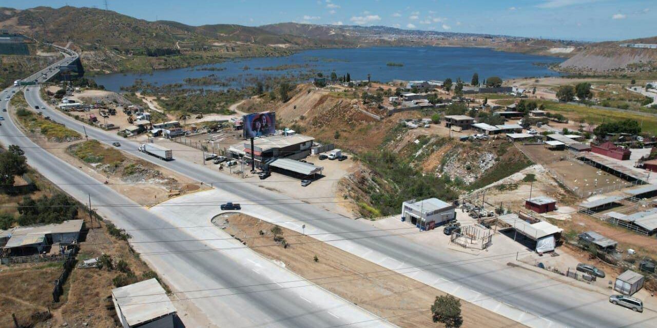 RECONSTRUYEN RETORNO DE CORREDOR TIJUANA-ROSARITO 2000