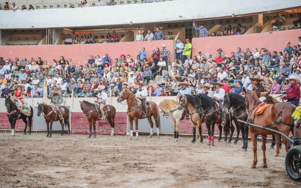 REGRESA LA ACTIVIDAD A PLAZA CALAFIA CON CHARREADA