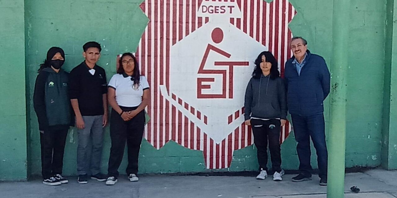 PLASMAN ESTUDIANTES DE EXPRESIÓN GRÁFICA DIGITAL DISTINTIVO EN SECUNDARIA